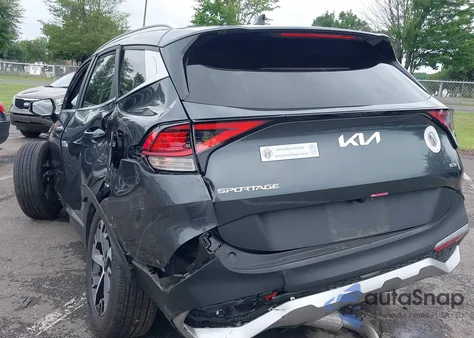 2023 Kia Sportage Hybrid Ex z USA, uszkodzony, nr VIN KNDPVCAG1P7110909